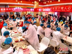 河南农大教师为学生包2000余份冬至饺子迎佳节